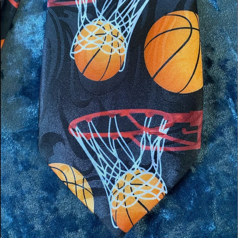 HAND MADE STEVEN HARRIS Basketball Tie